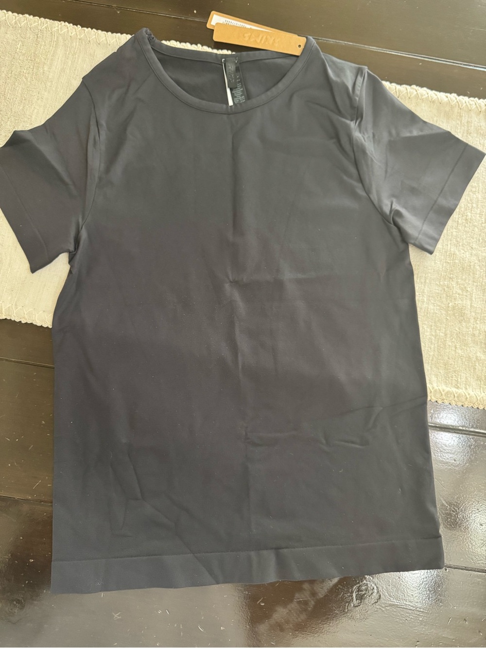 SKIMS Soft Smoothing Seamless T-shirt in color Eclipse - Size L